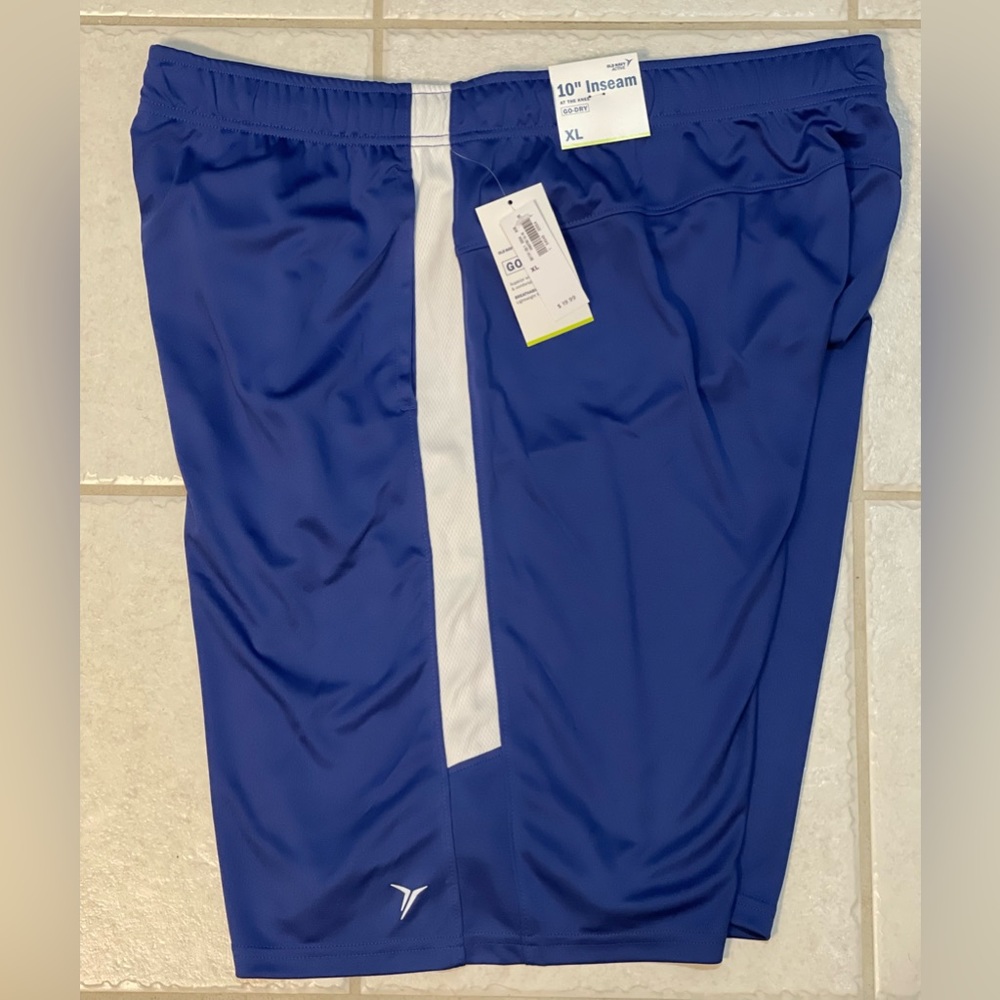 Old Navy Go-Dry Side-Stripe Shorts for Men 10 inch inseam NWT